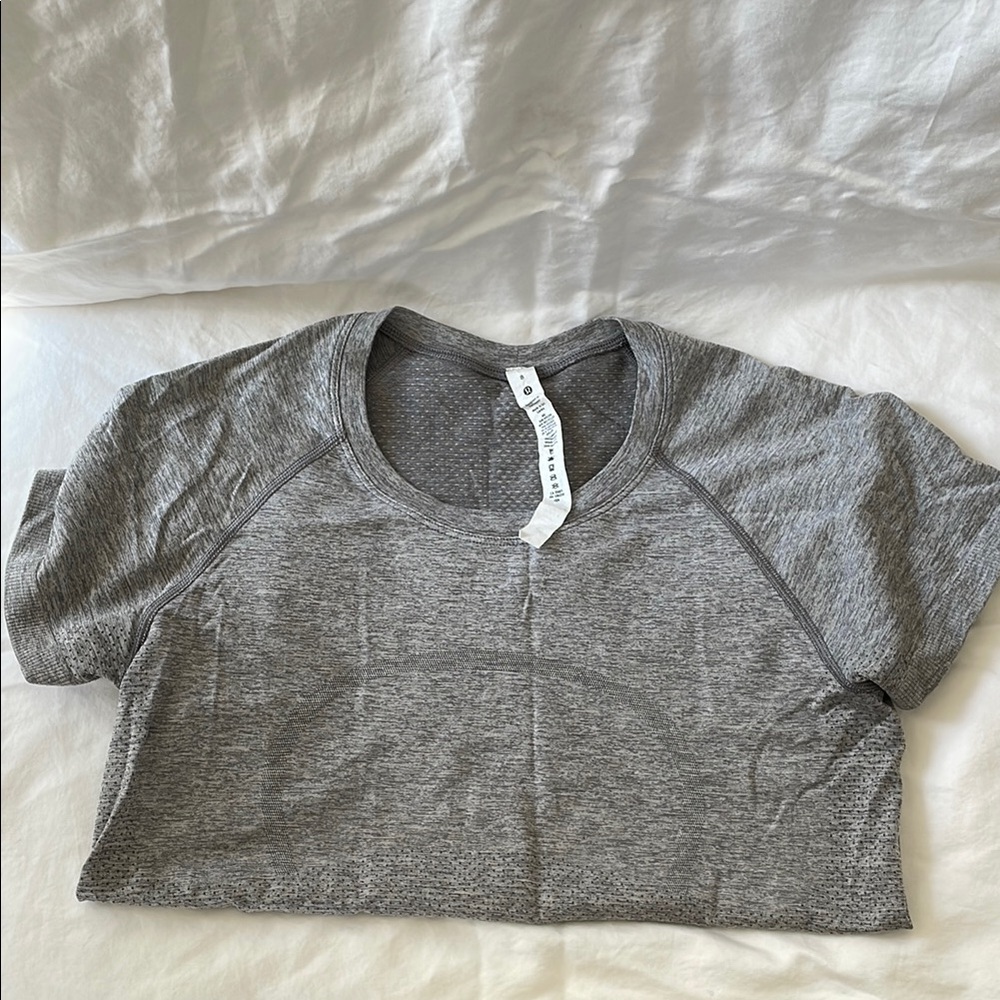 Lululemon Size 8 Gray Short Sleeve Athletic Top